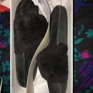 Steve Madden Softy Black Slides
